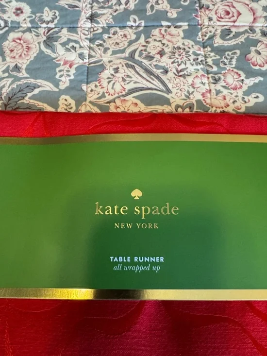 NWT/kate spade 'All Wrapped Up' Red Jacquard Bow Table Runner/15"x90" - Picture 2 of 8
